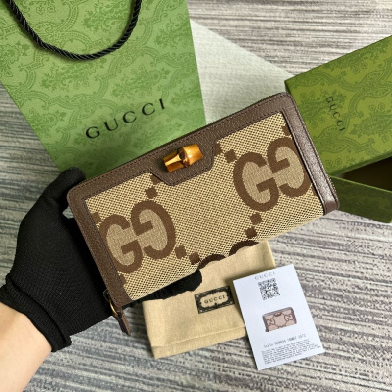 G*u*i wallets & purse